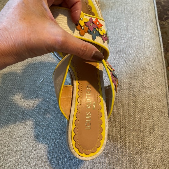 Louis Vuitton sandal with wedge. Looks new - Picture 4 of 4